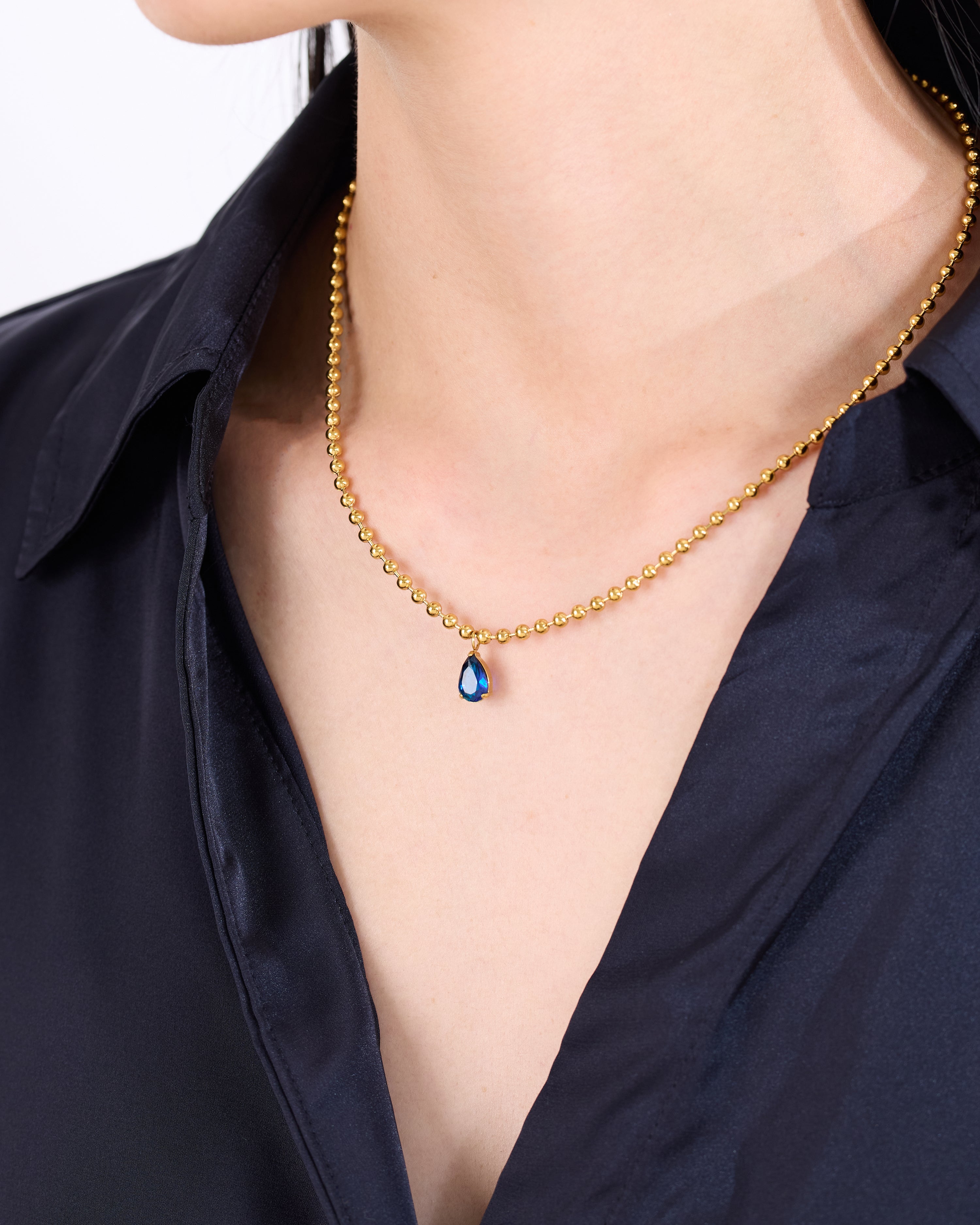 ブルービーズドロップネックレス