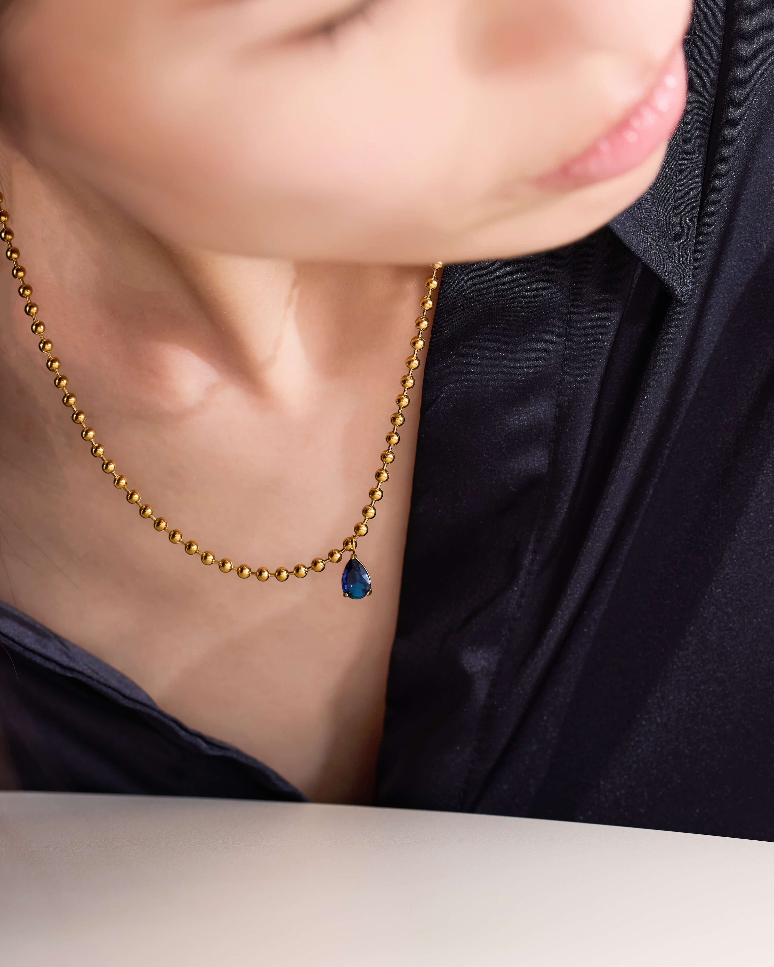 ブルービーズドロップネックレス