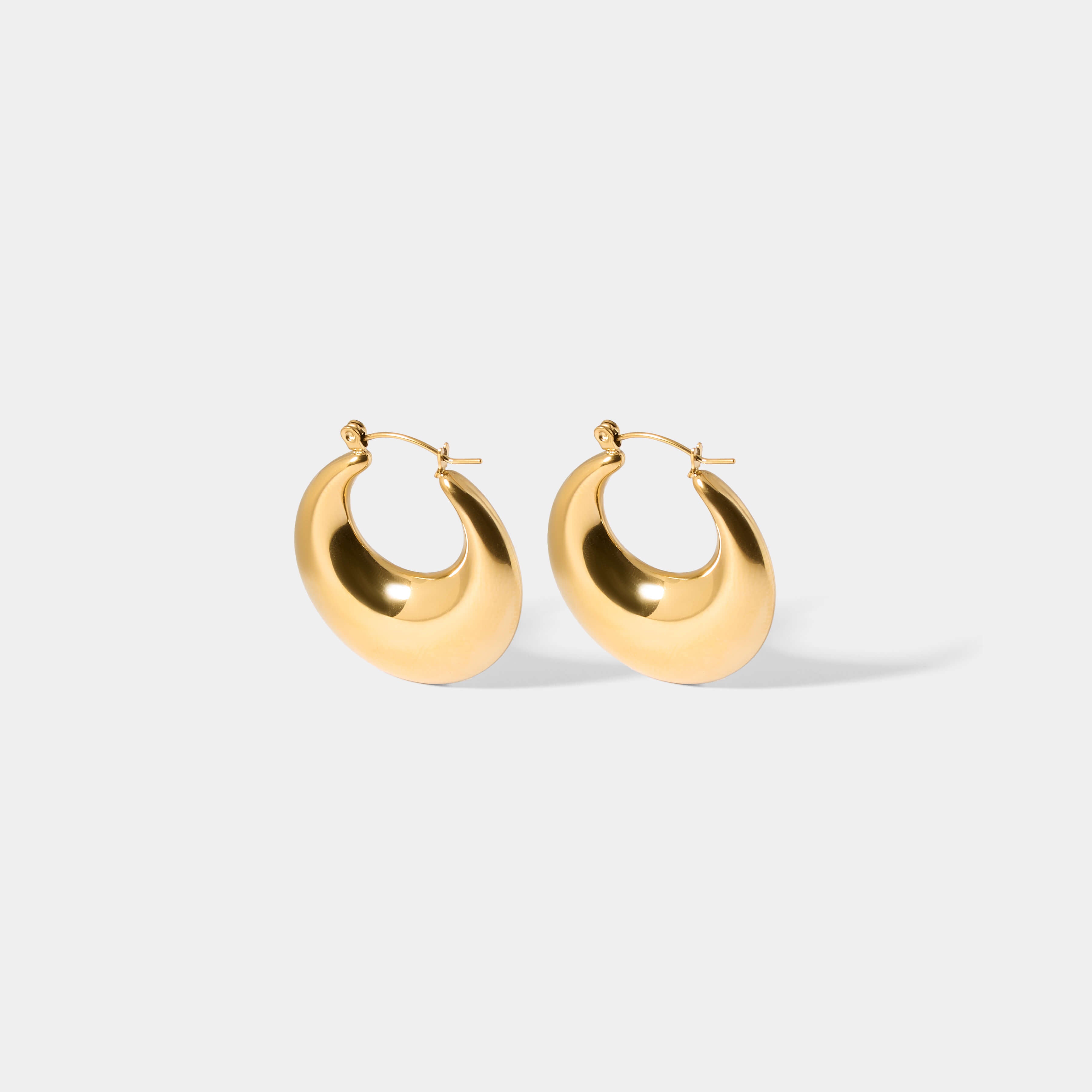 チャンキークレセントピアス