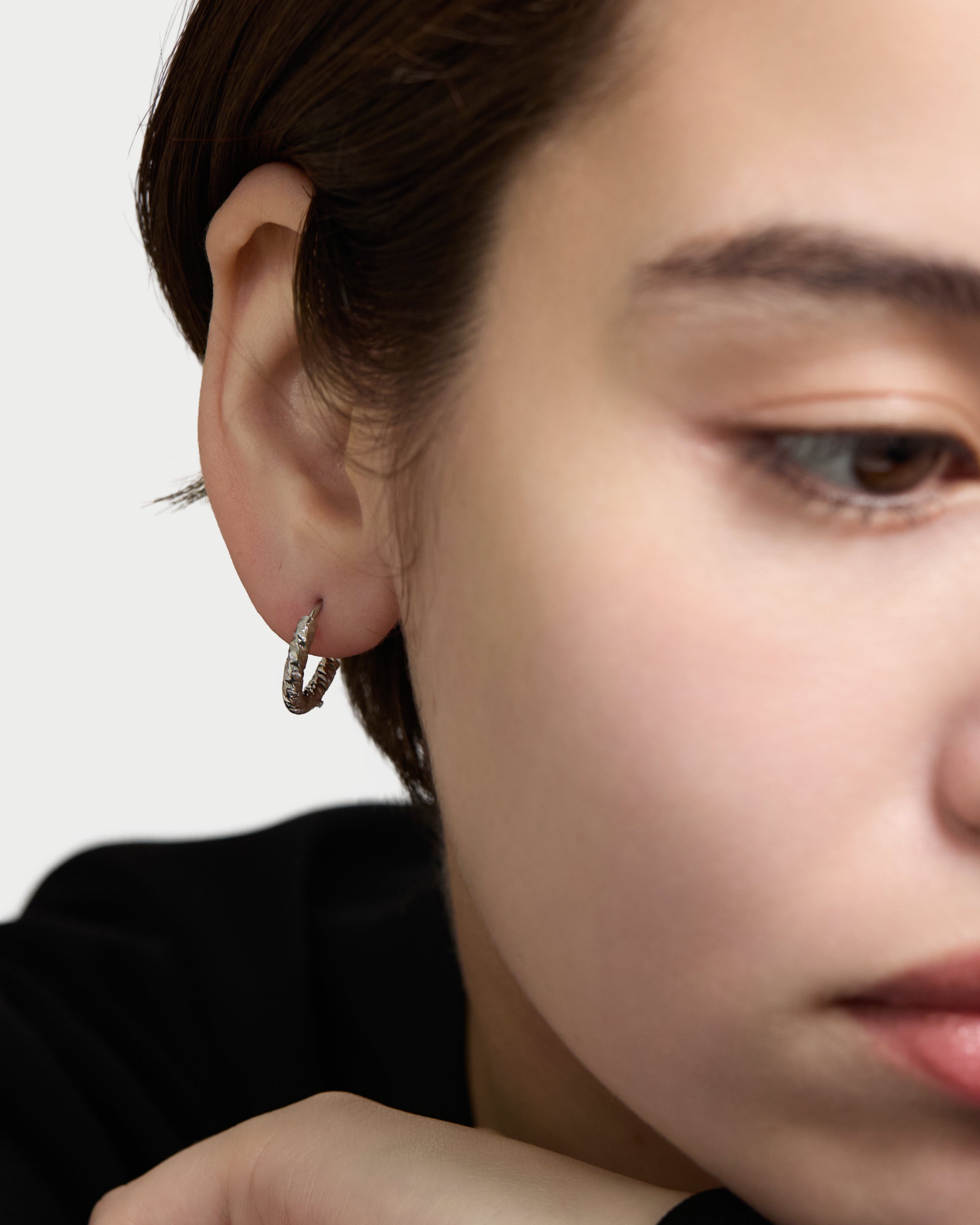 Crushed hoop earrings - Silver