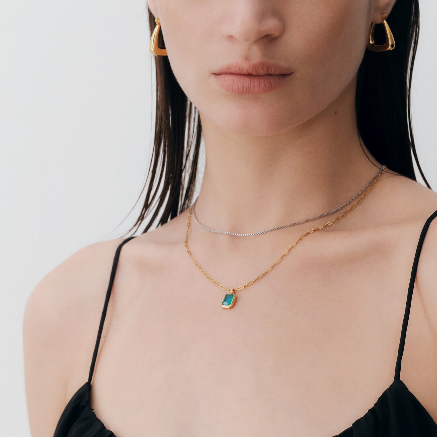 エメラルドストーンネックレス