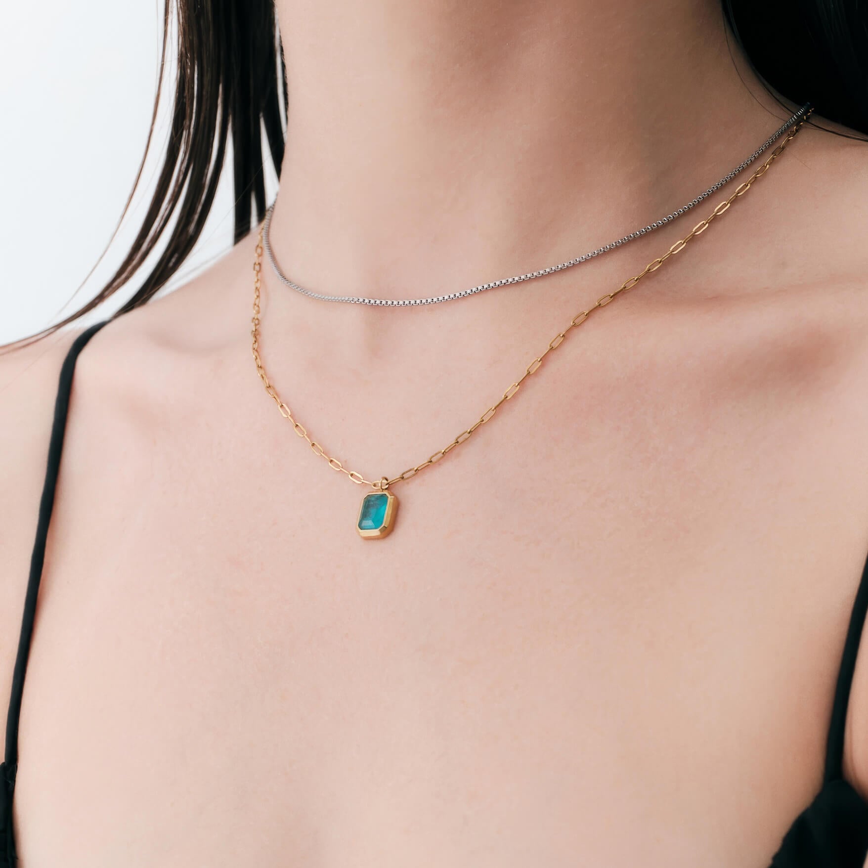 エメラルドストーンネックレス