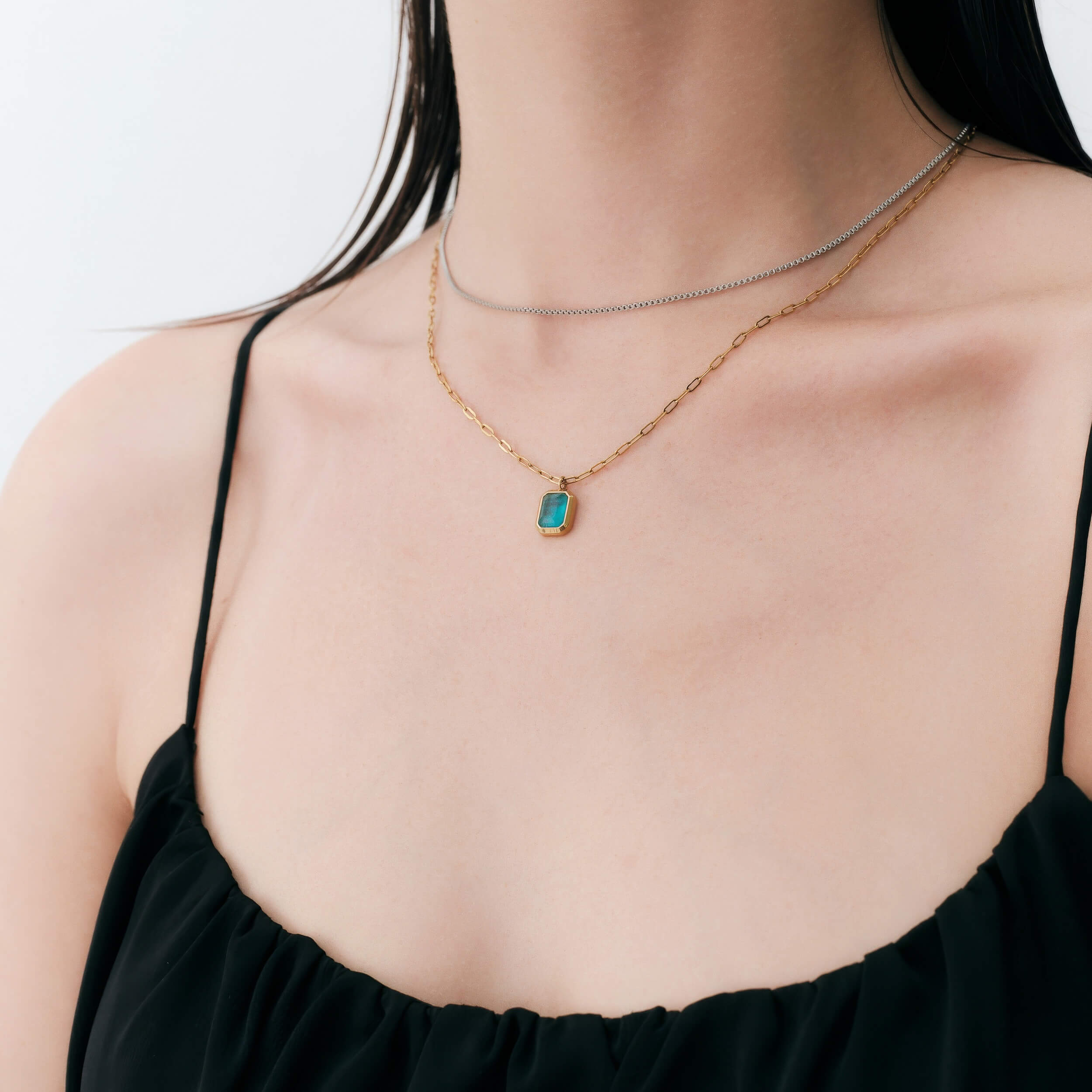 エメラルドストーンネックレス