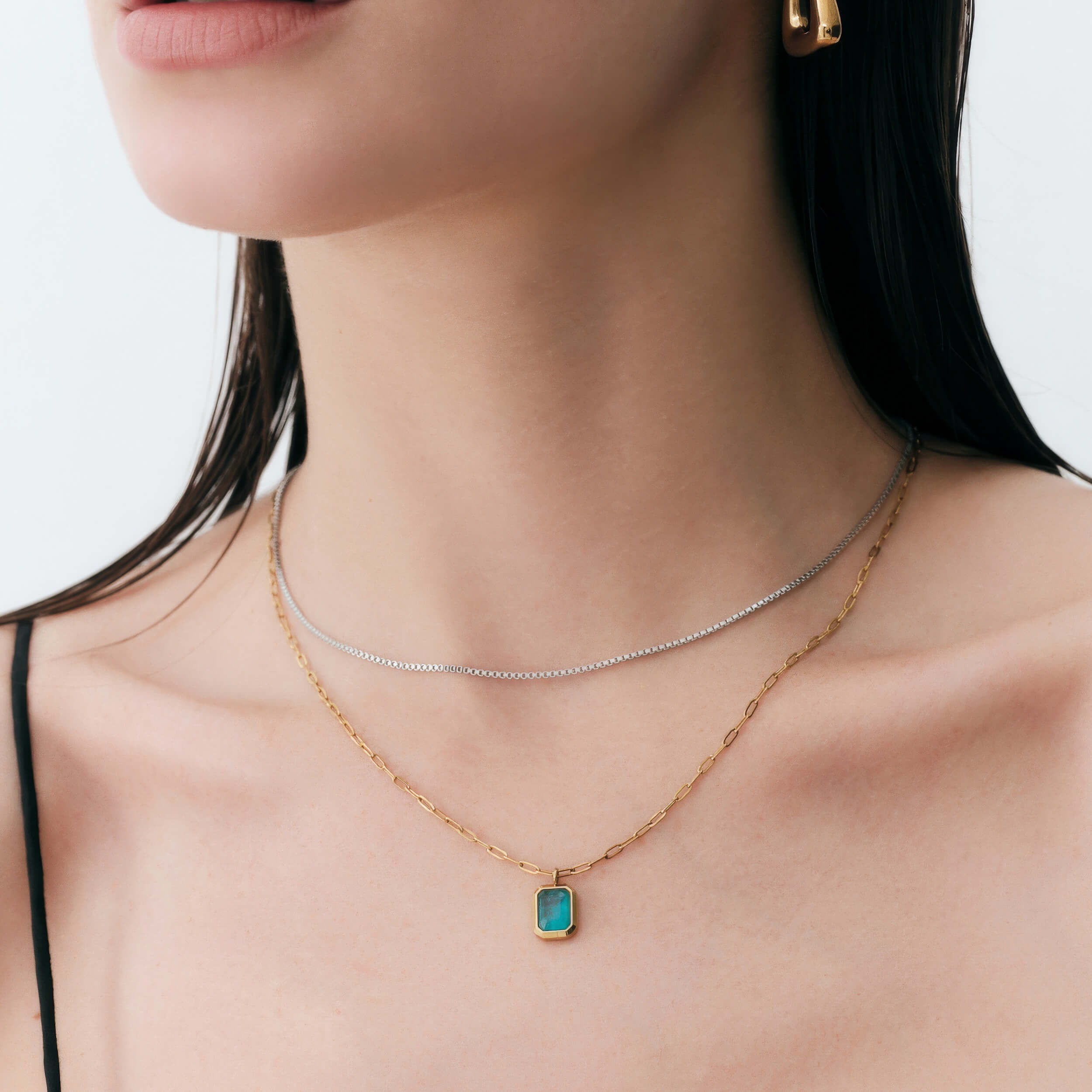 エメラルドストーンネックレス