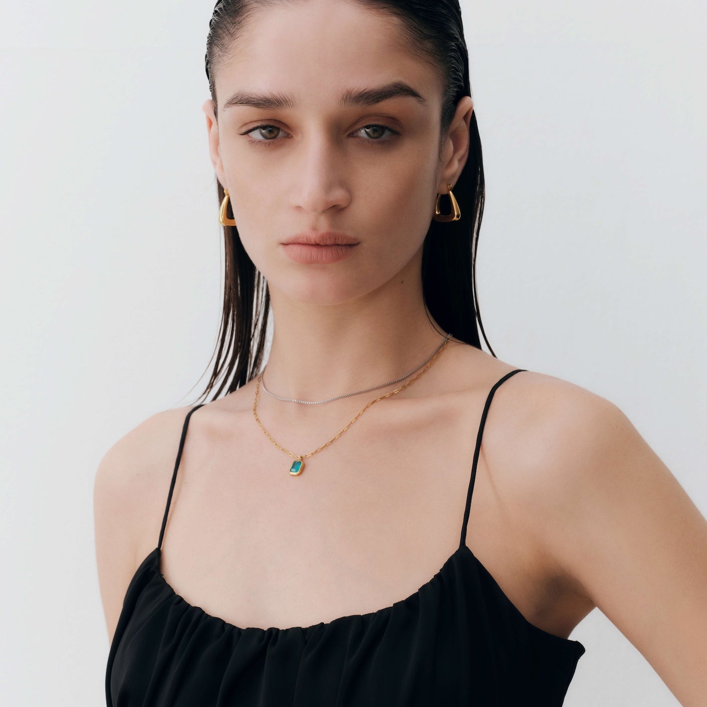 エメラルドストーンネックレス