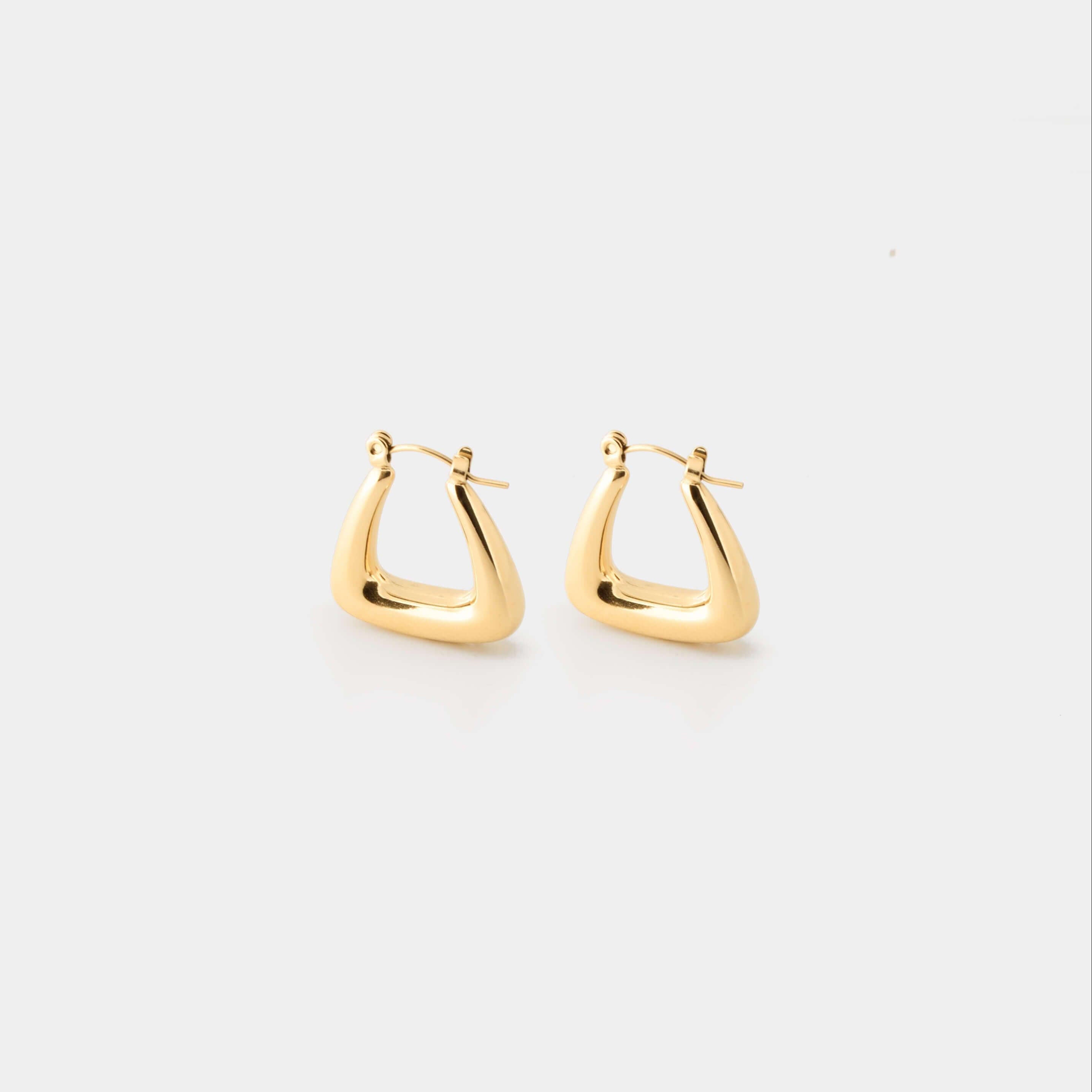 ミニトライアングルピアス