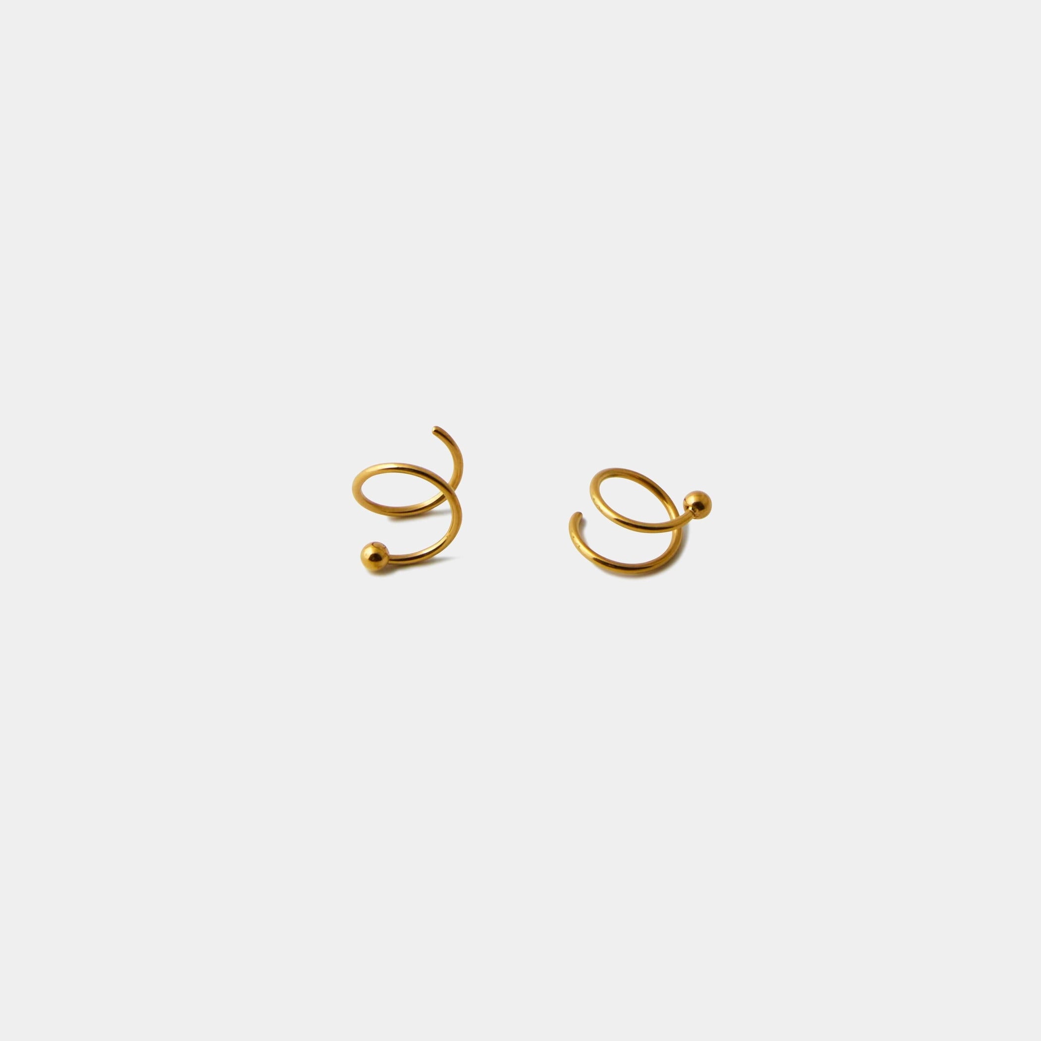 スパイラルピアス