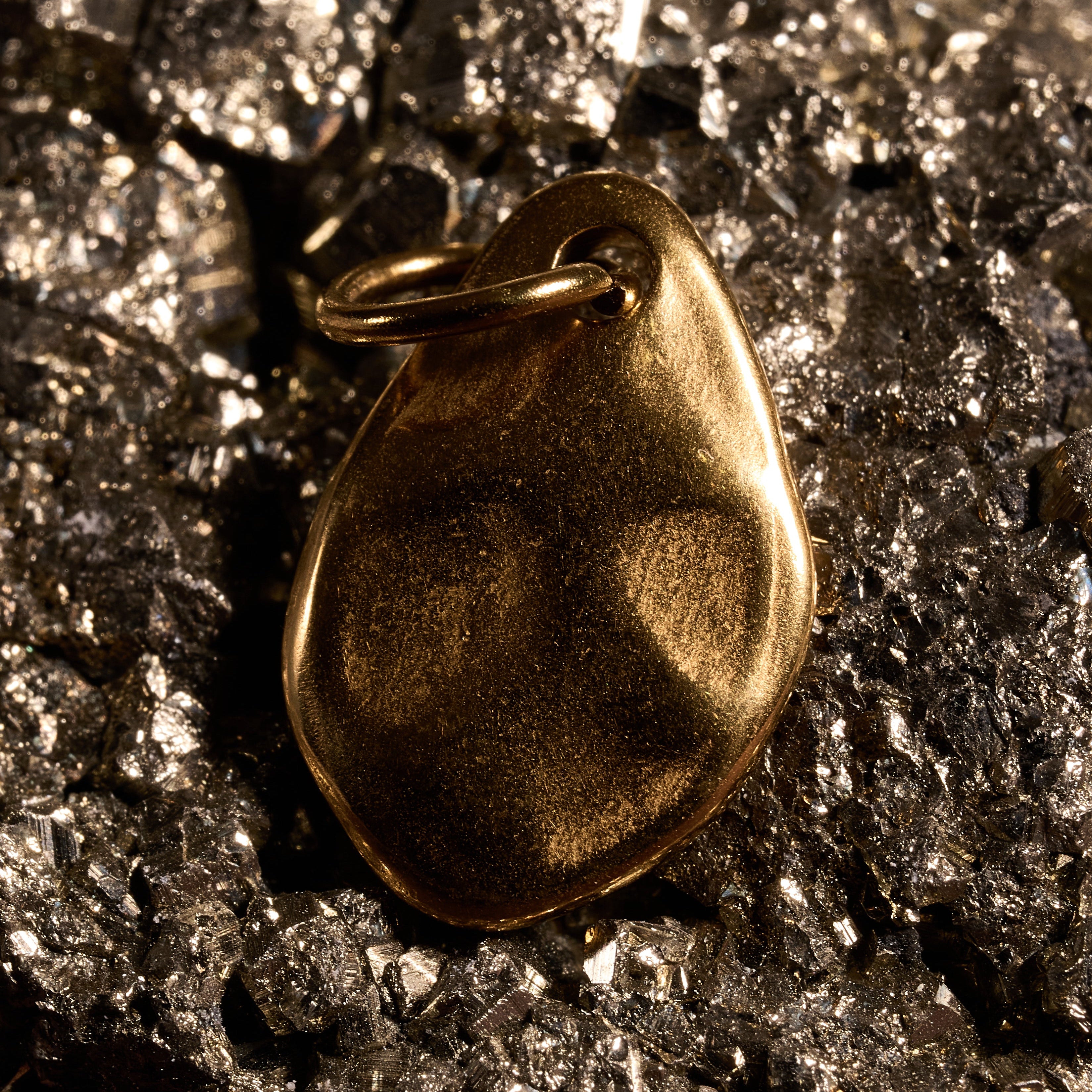 ストーンモチーフチャーム