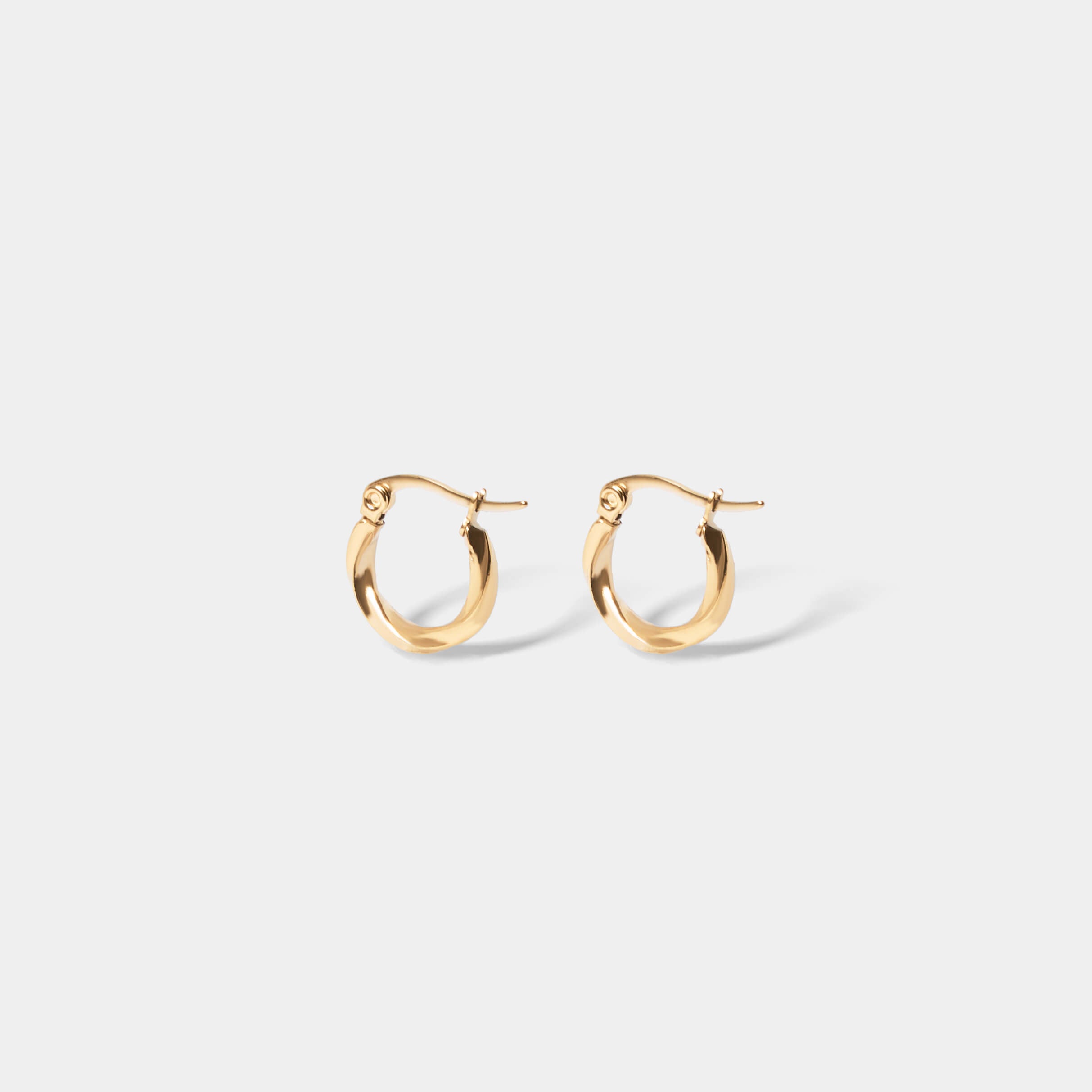 ツイストフープピアス