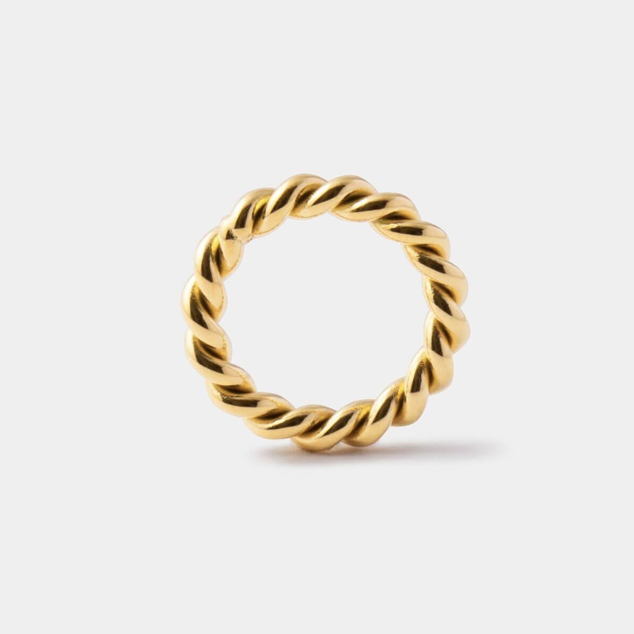 Twisted rope ring