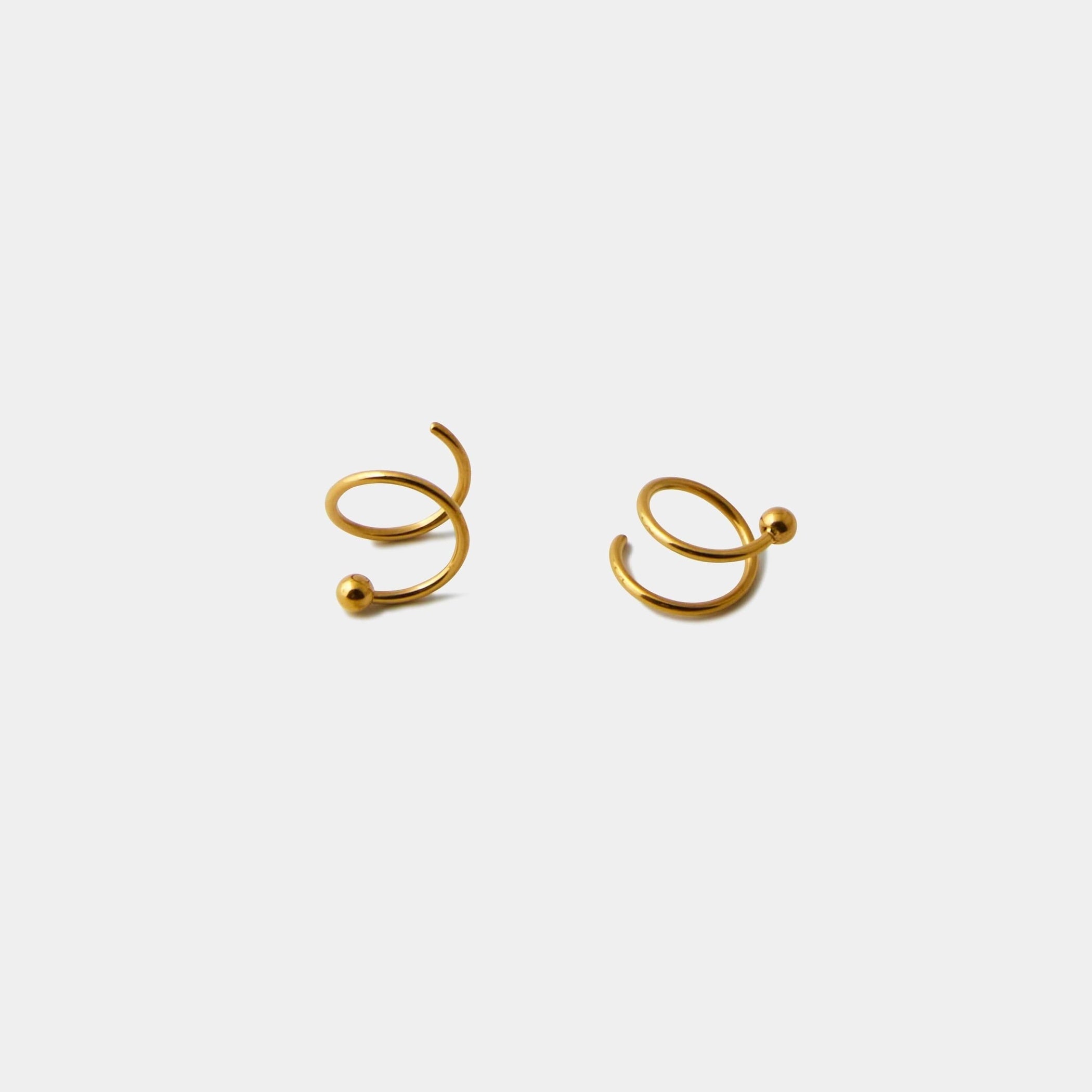スパイラルピアス