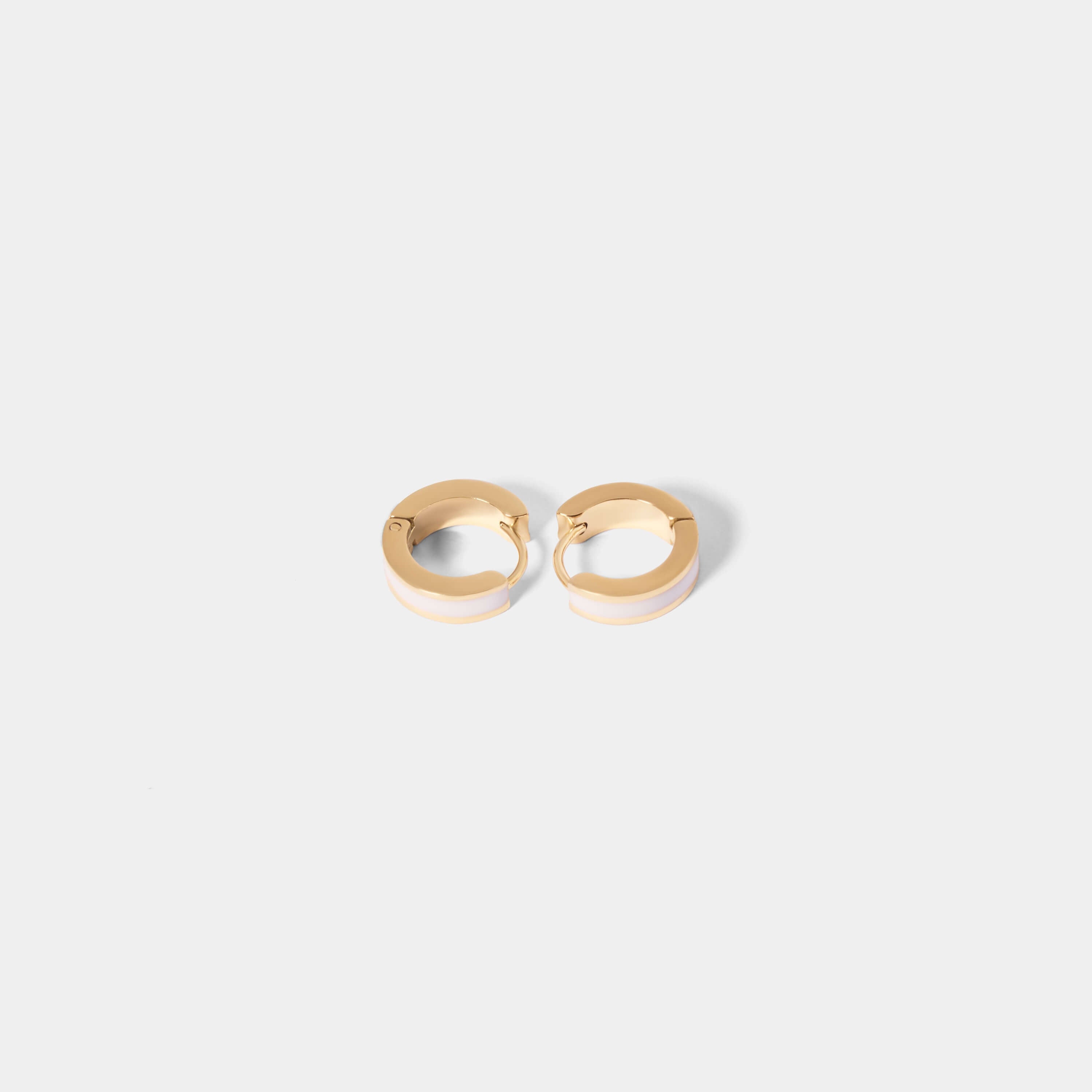 カラーエナメルピアス