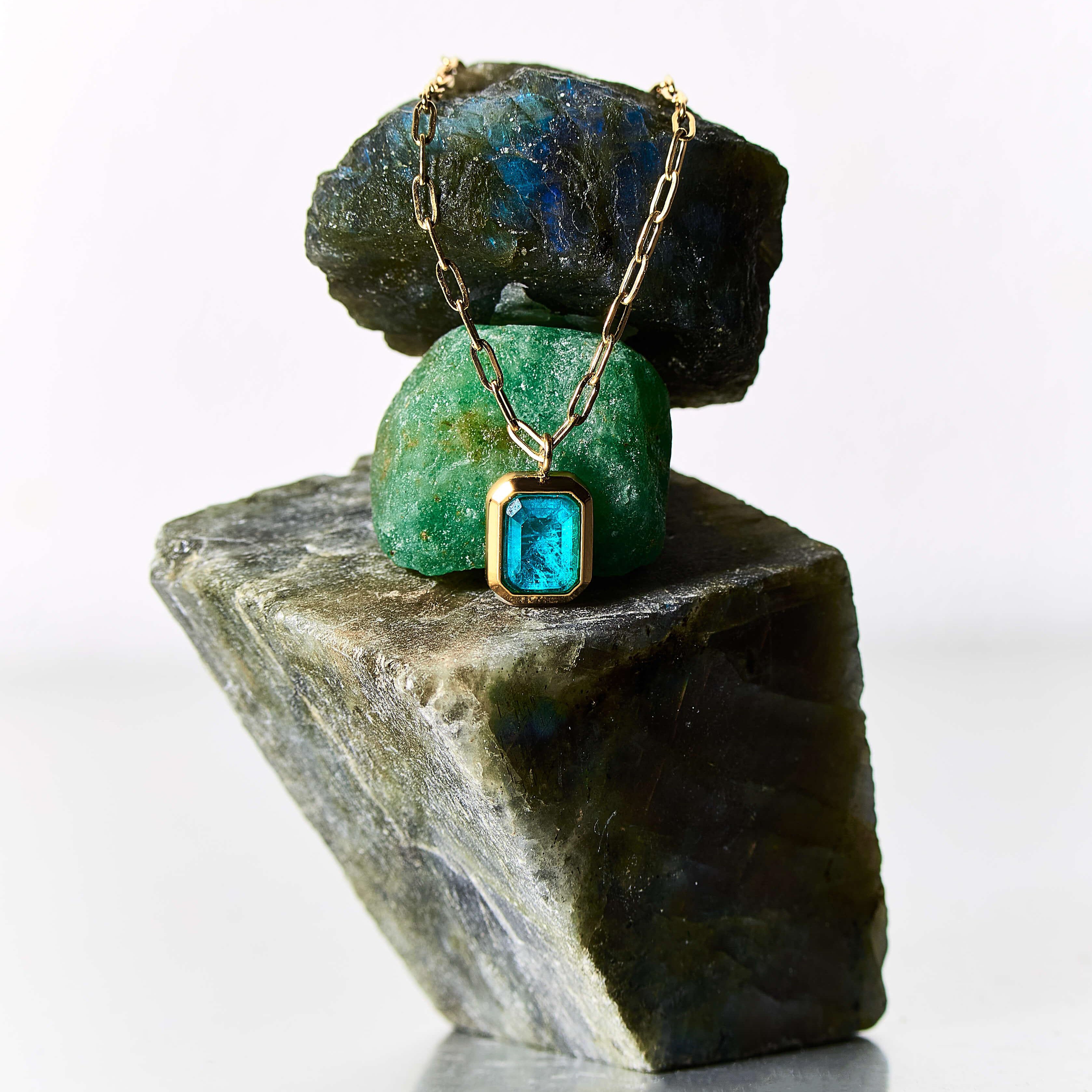 エメラルドグリーンストーン ネックレス エメラルドストーンネックレス