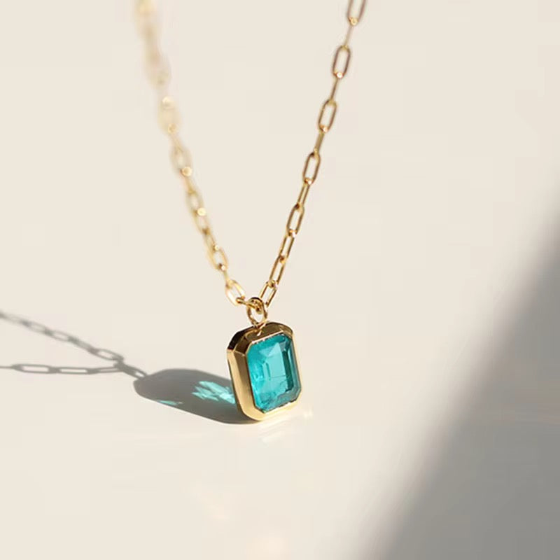 エメラルドストーンネックレス