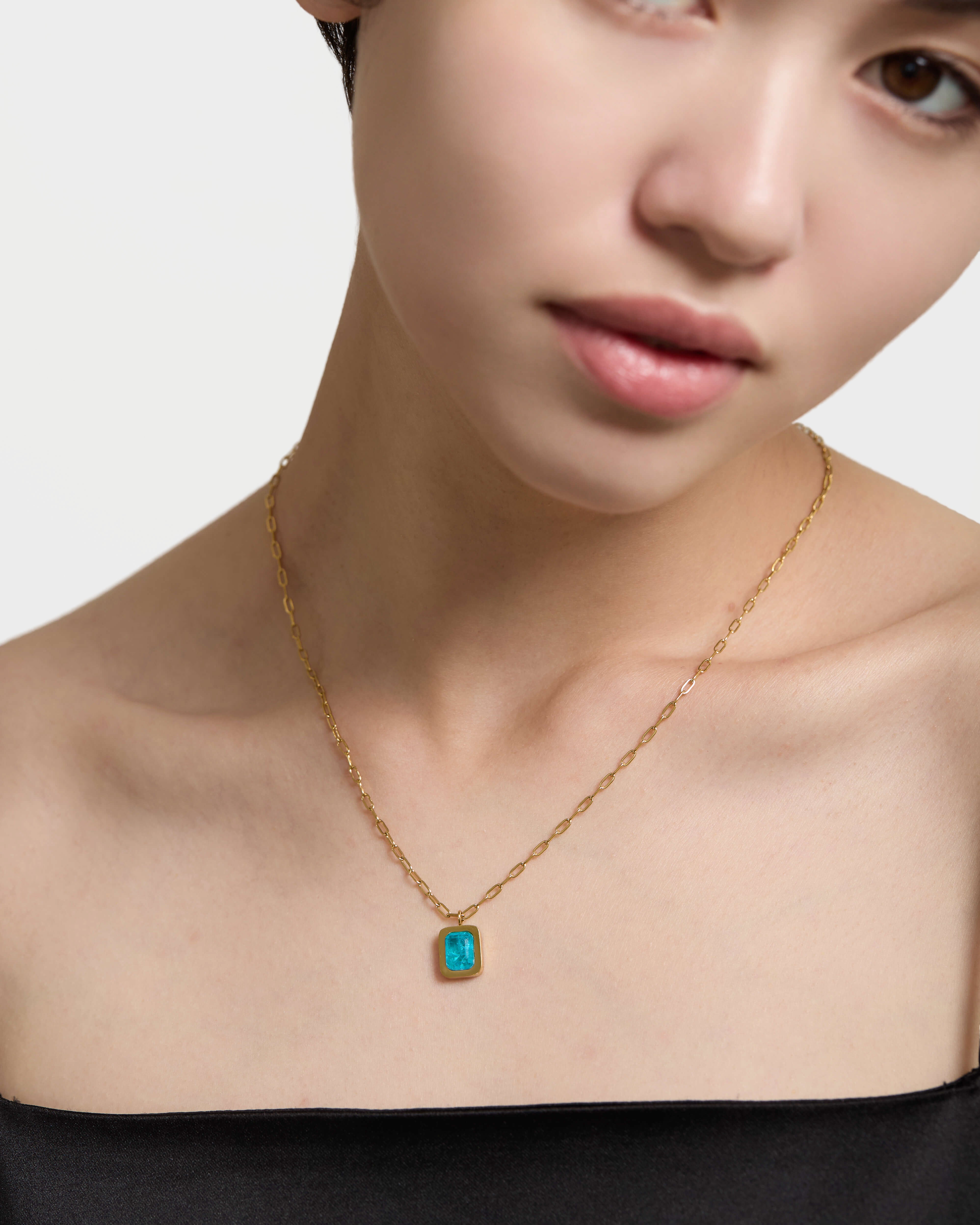 emerald stone necklace
