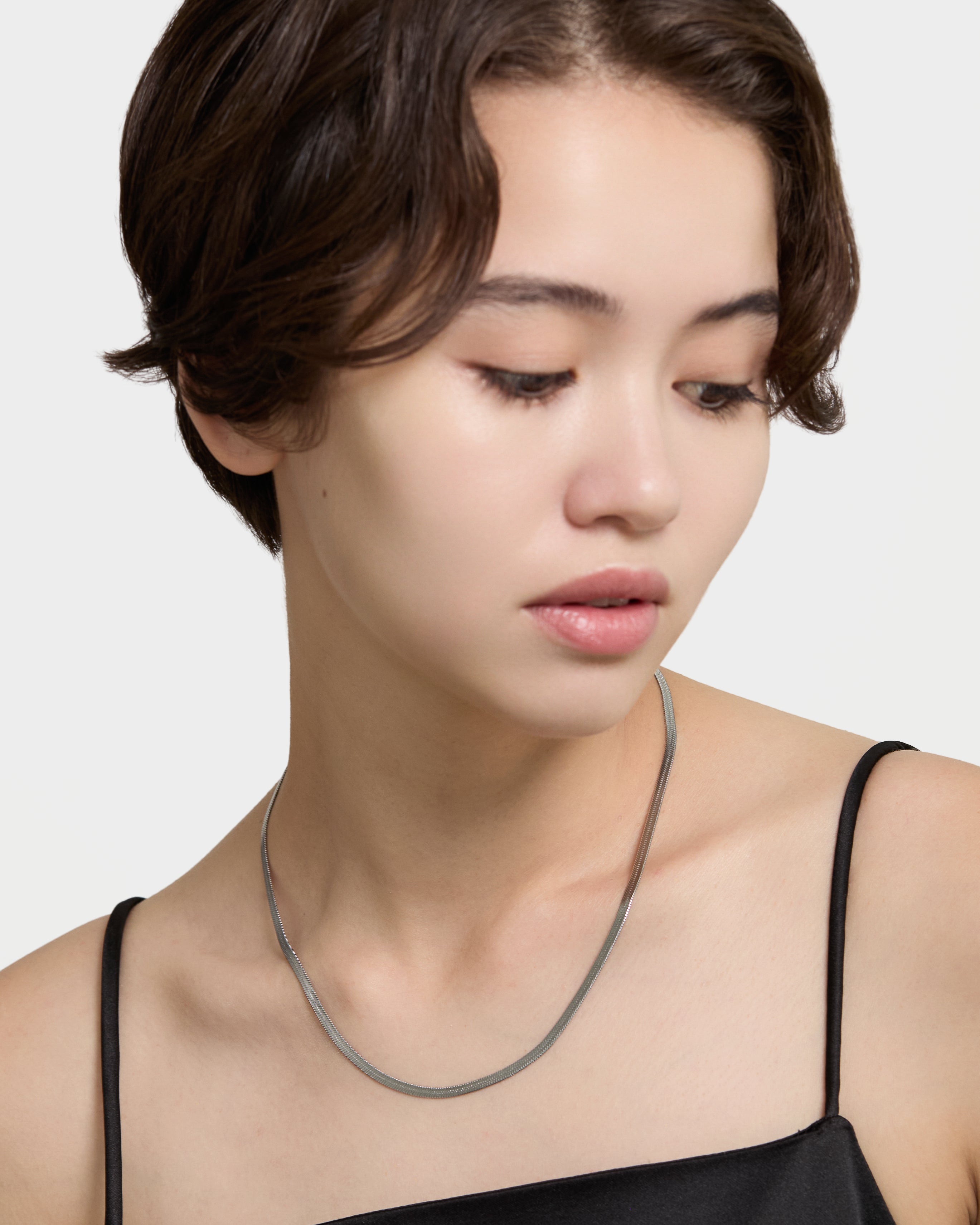 Hiss and Twist Choker - Silver
