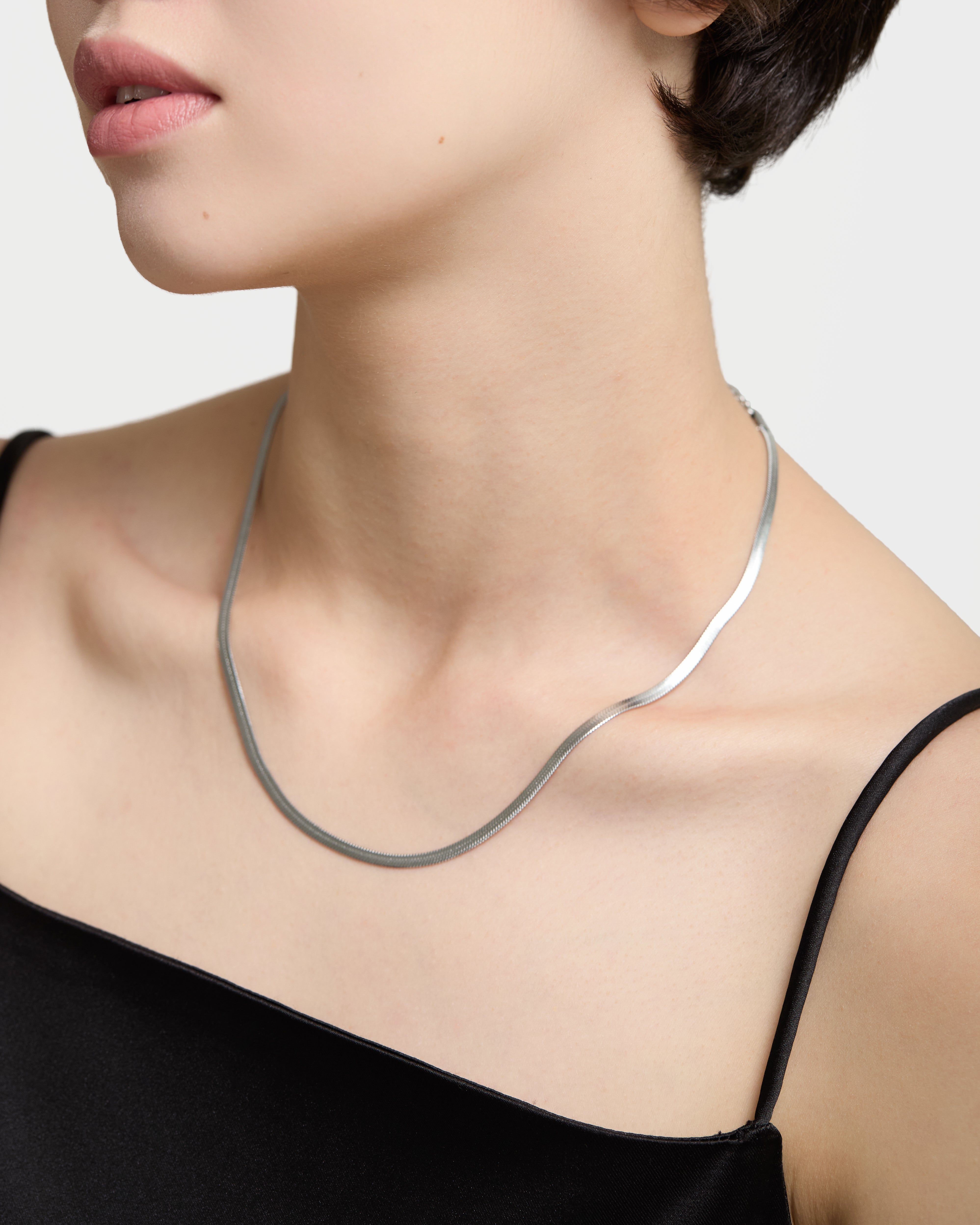Hiss and Twist Choker - Silver