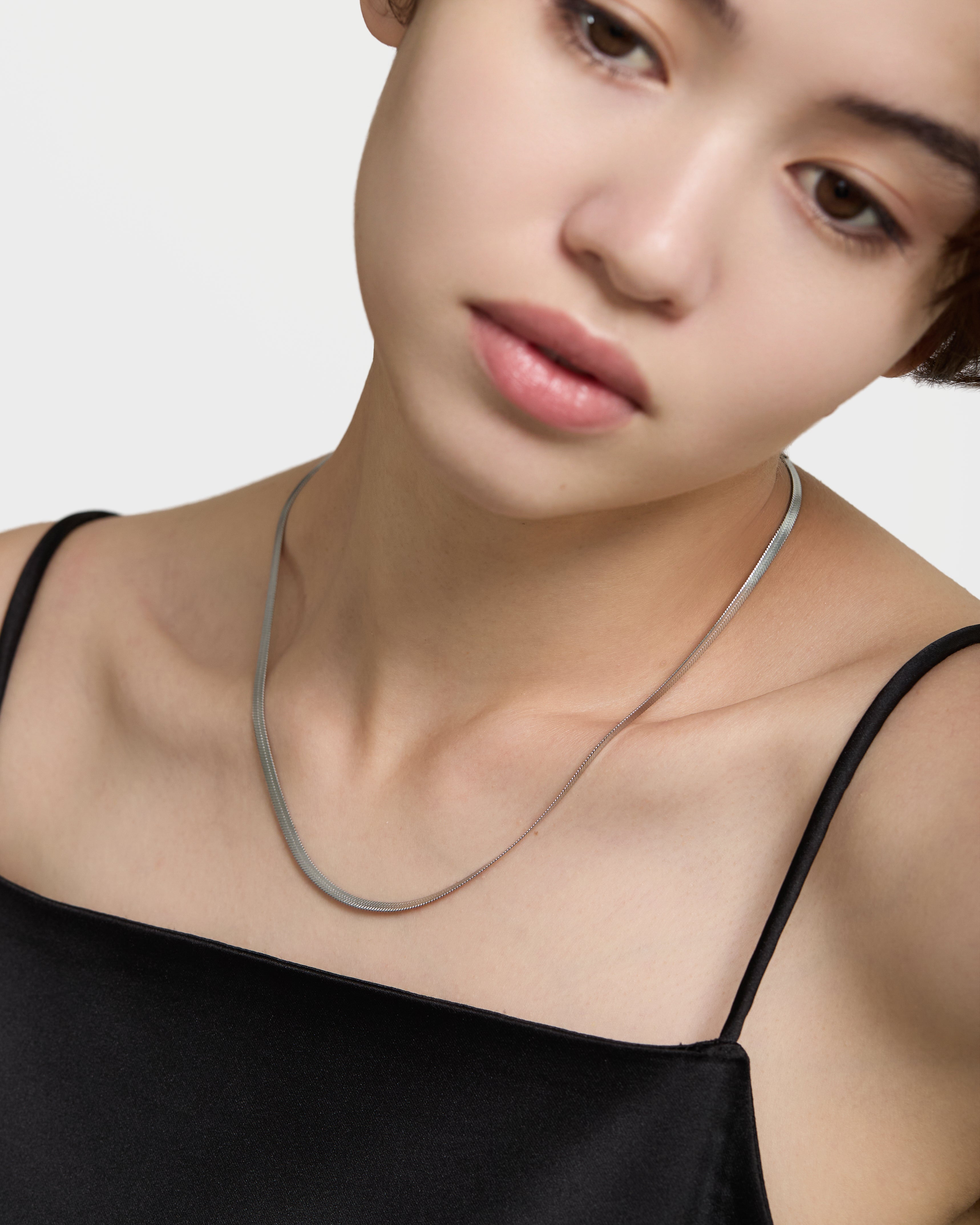 Hiss and Twist Choker - Silver