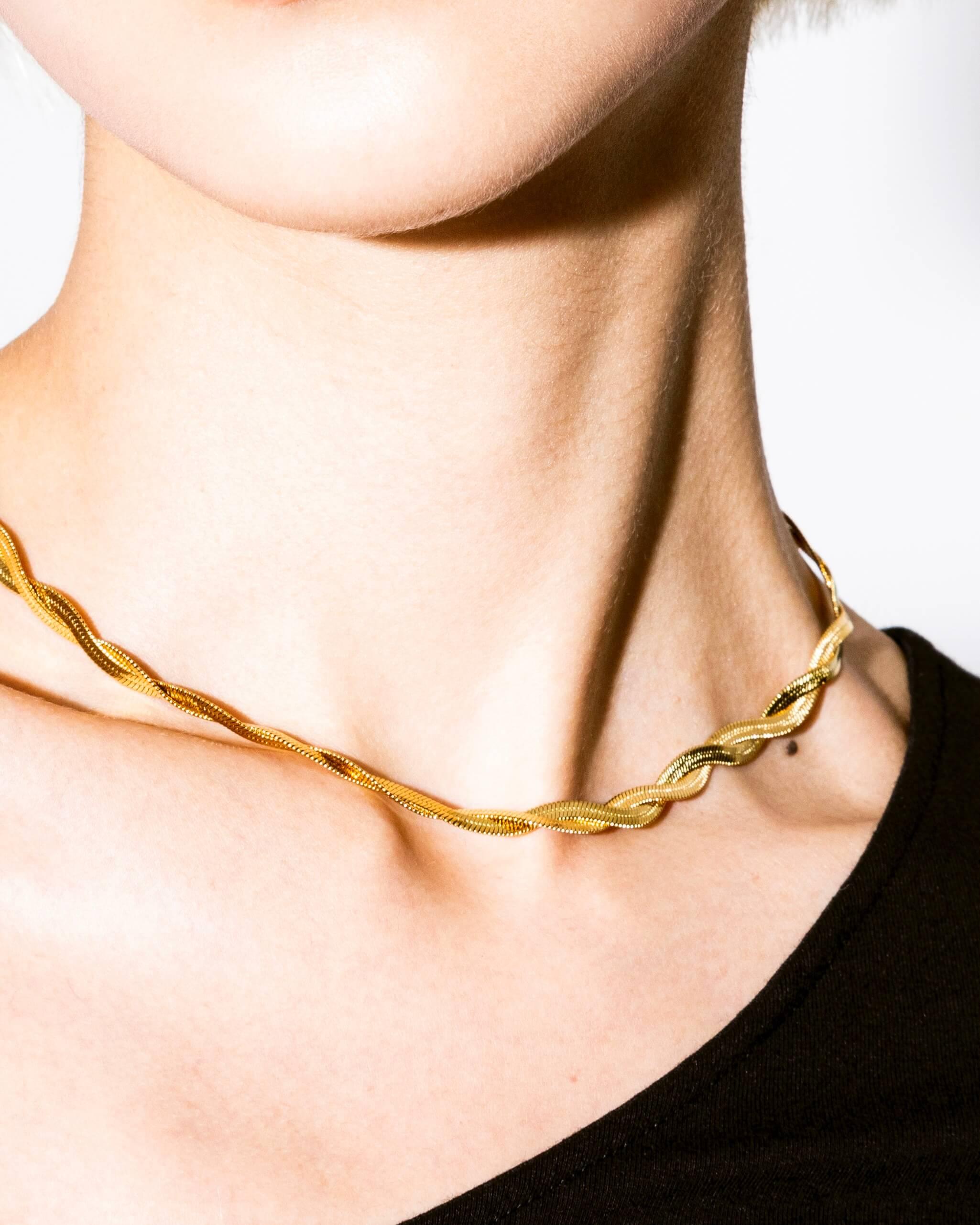 INTERTWINED NECKLACE - LIMELY