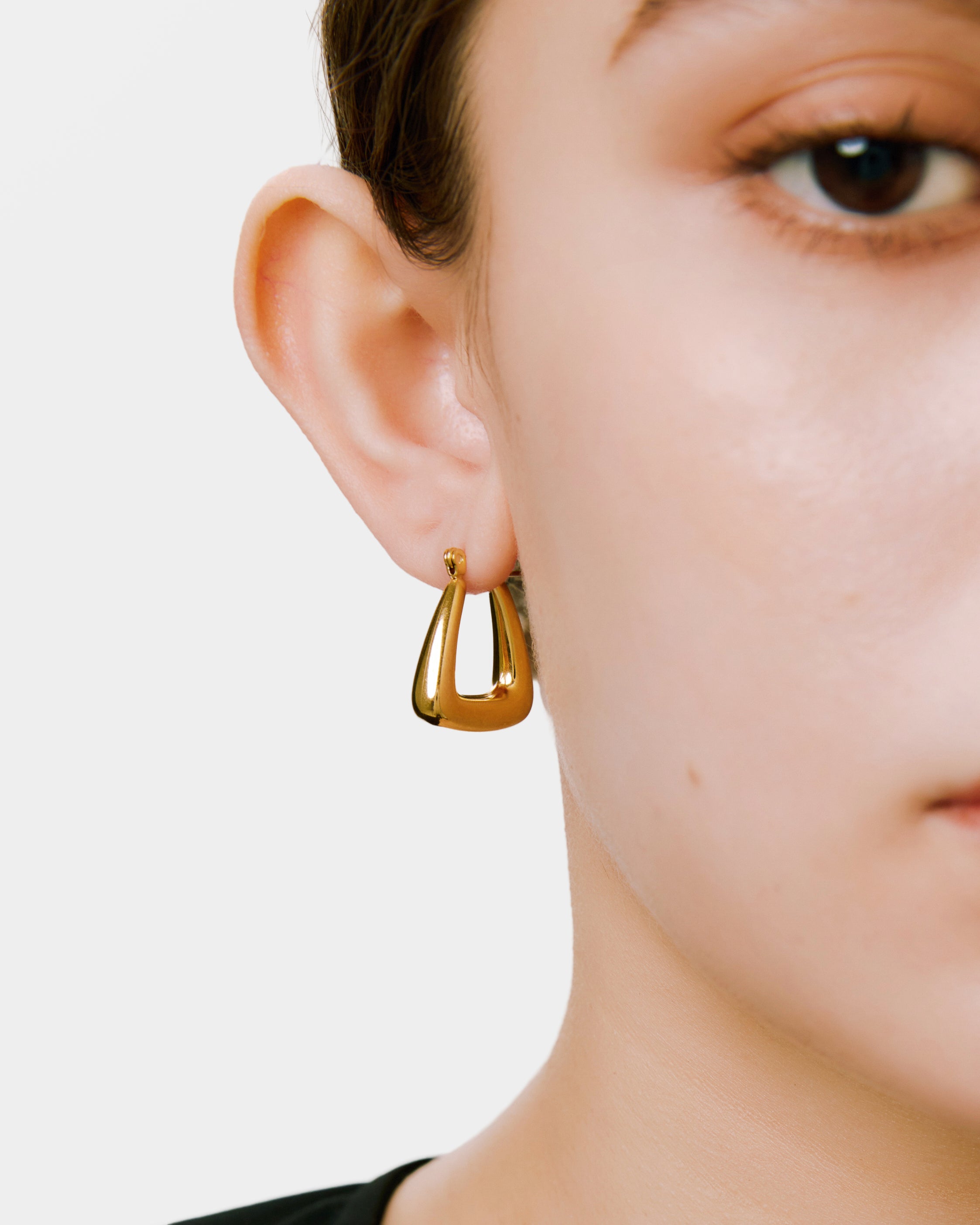 ミニトライアングルピアス