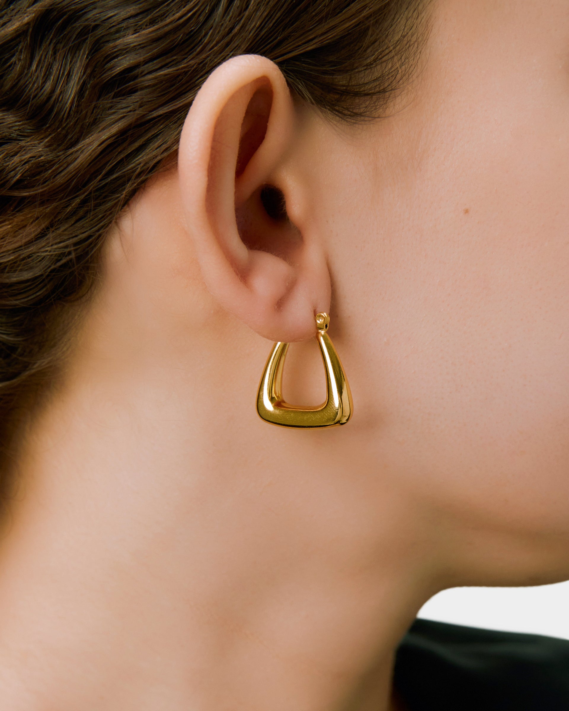 ミニトライアングルピアス