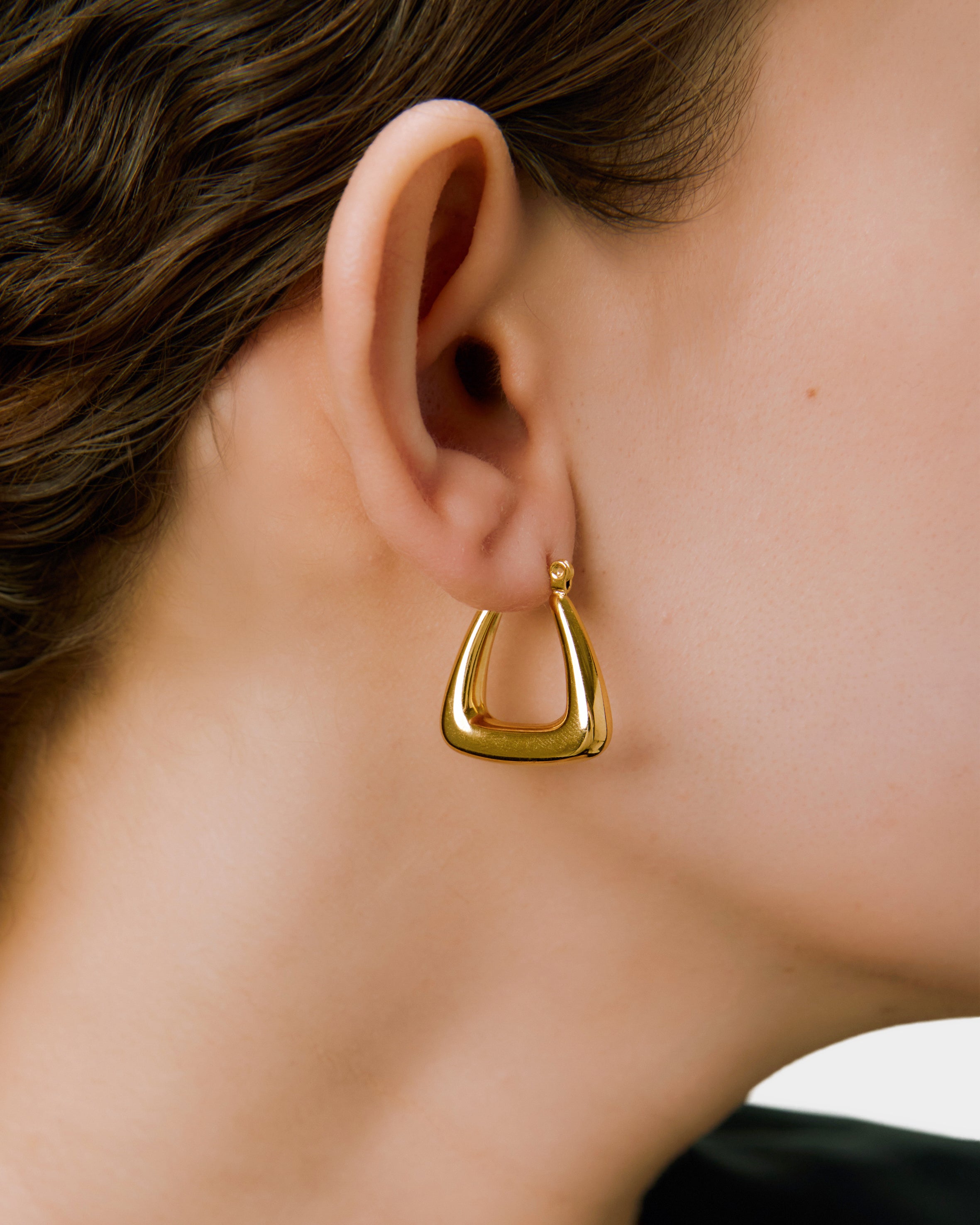 ミニトライアングルピアス
