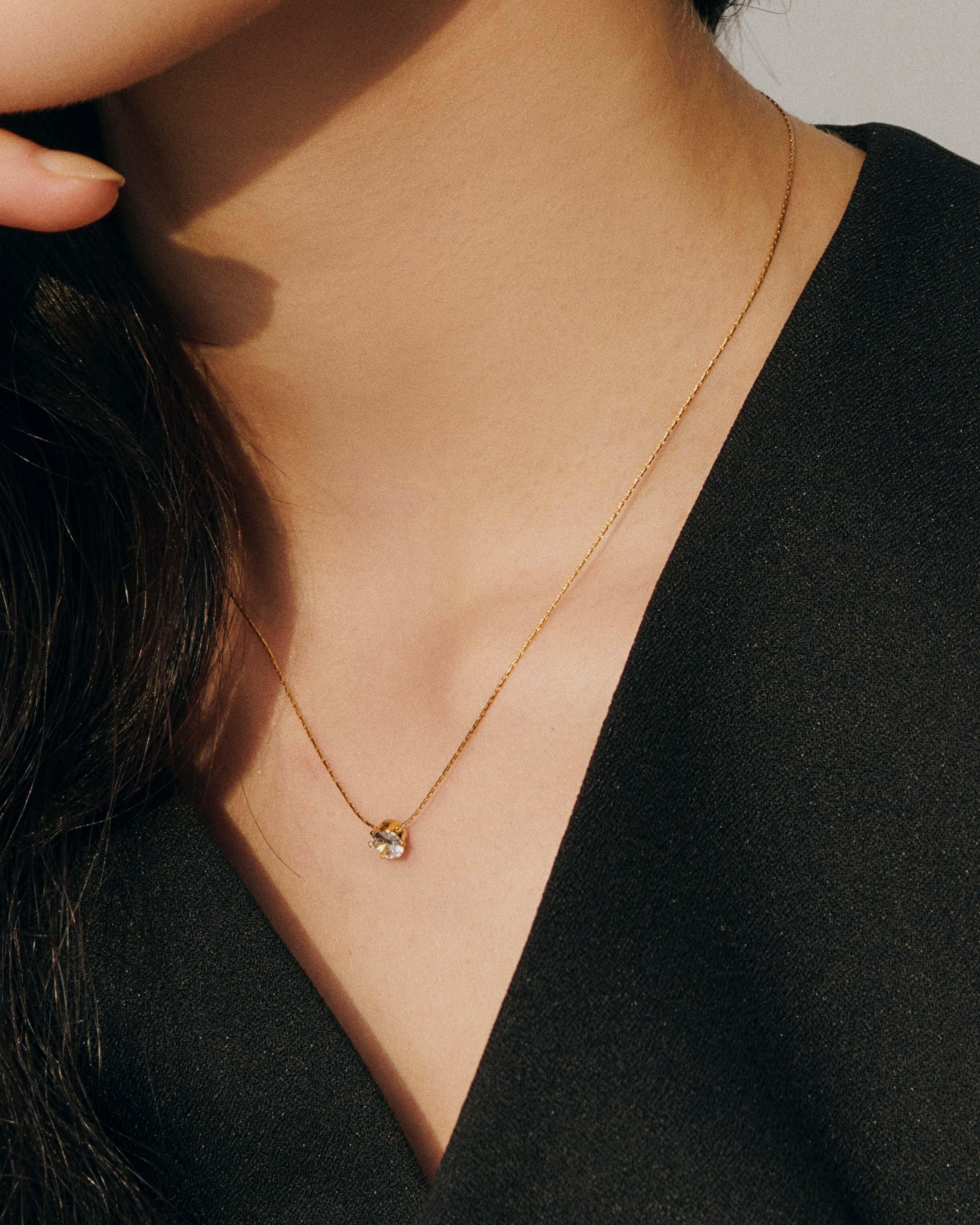 NORTH STAR CHARM NECKLACE - LIMELY