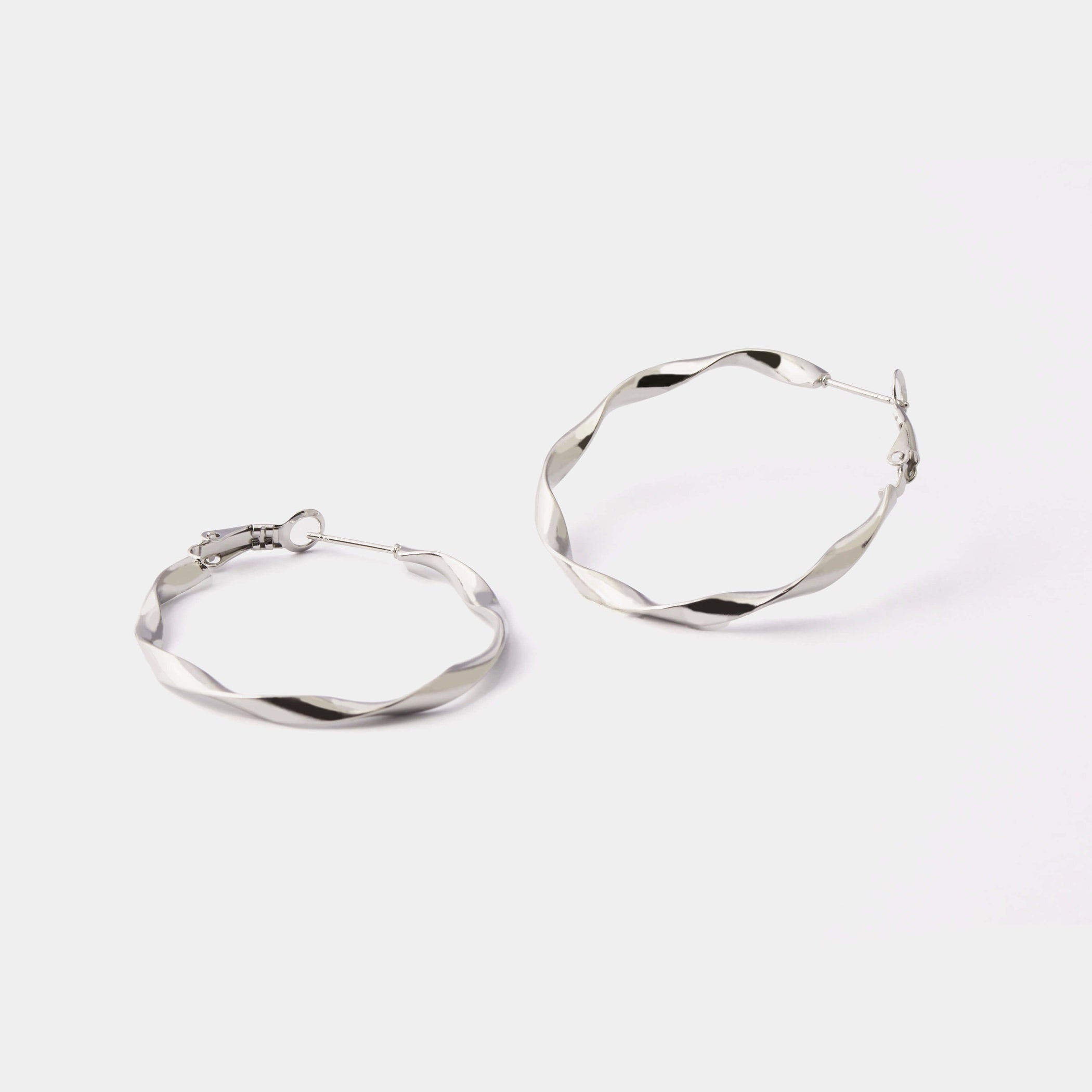 [シルバー] スパイラルフラットフープピアス