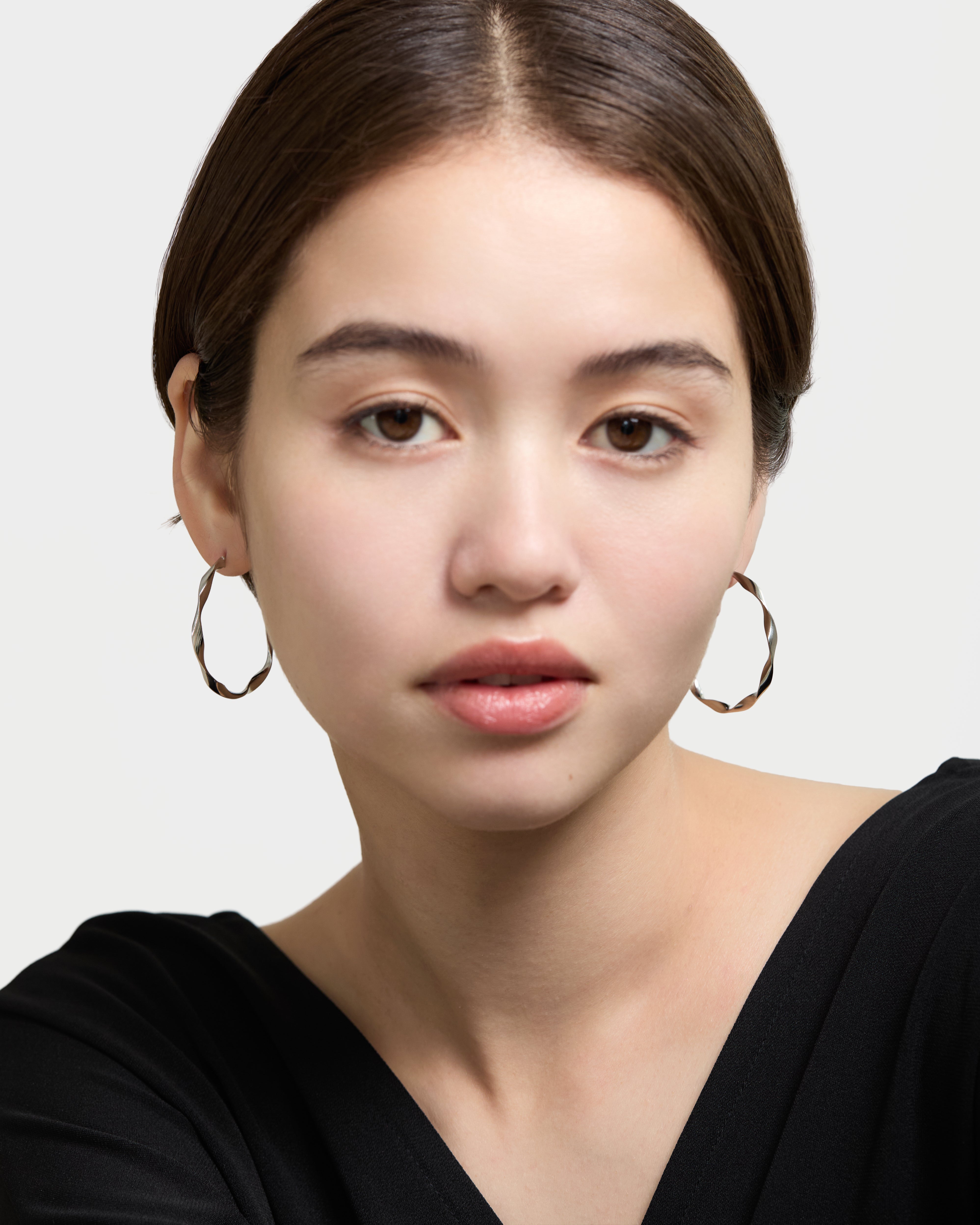 [シルバー] スパイラルフラットフープピアス