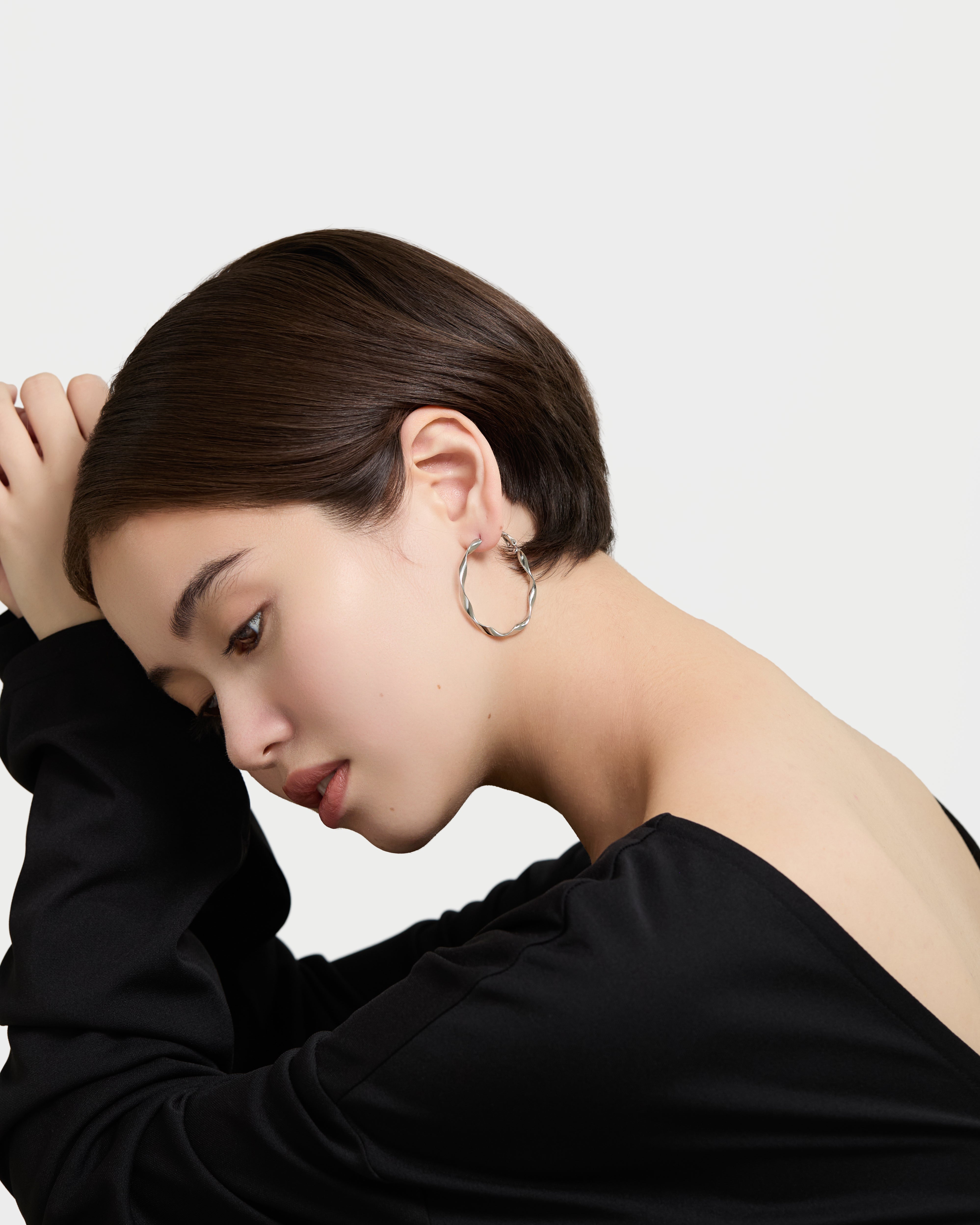 [シルバー] スパイラルフラットフープピアス